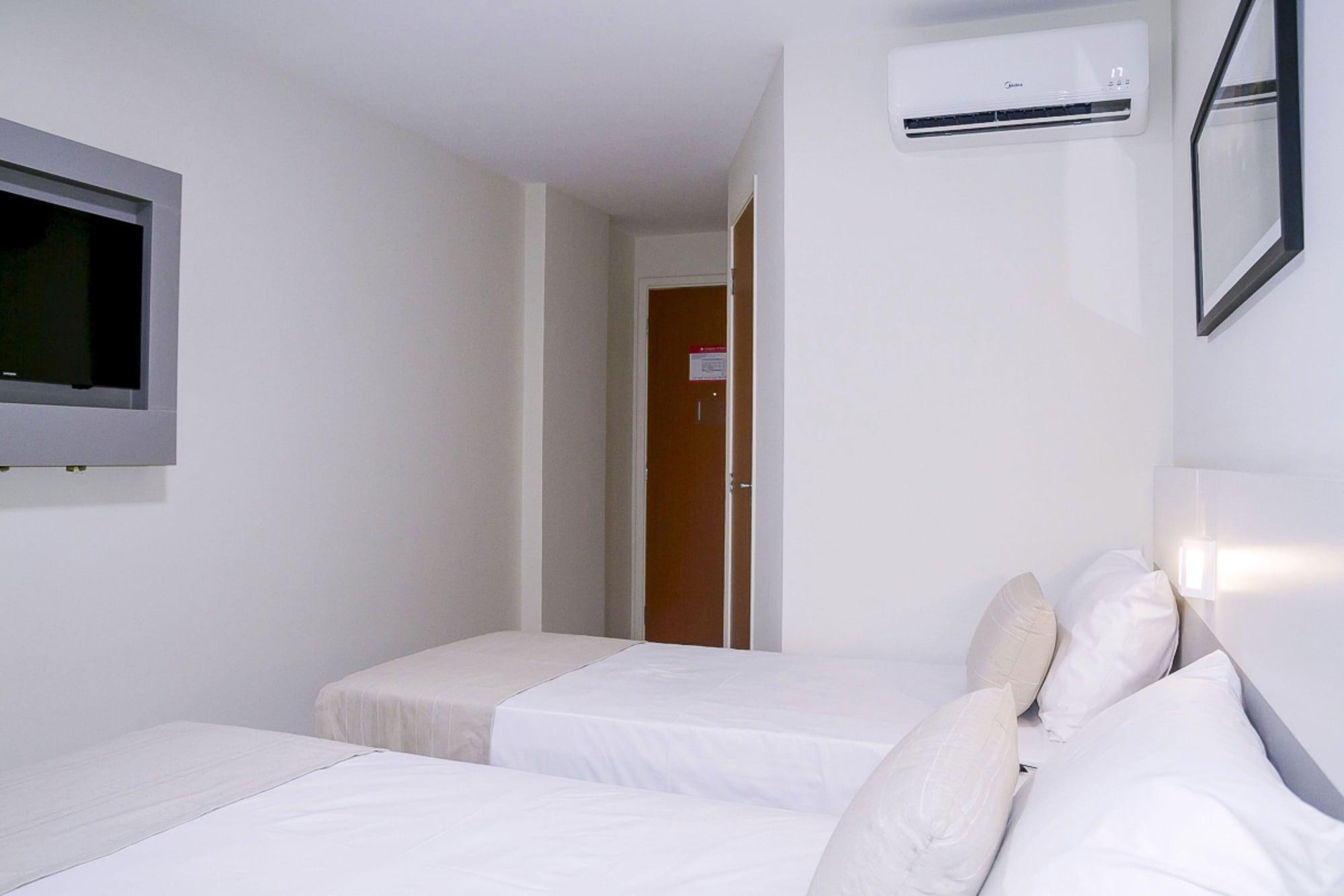 Bristol Easy Uba Hotel Екстериор снимка